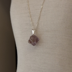 PINGENTE PEDRA BRUTA (PRATA)- AMETISTA - comprar online