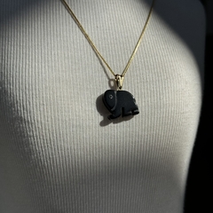 PINGENTE ELEFANTE (OURO)- ÔNIX