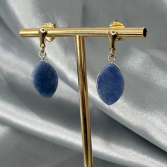 BRINCO NAVETE ENCESTADO G TARRACHAS (OURO)- QUARTZO AZUL