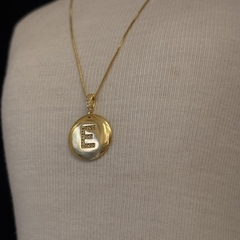 PINGENTE MANDALA LETRAS COM ZIRCONIAS