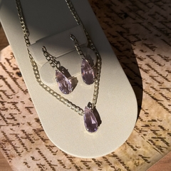 Imagem do CONJUNTO ELOS GROUMET COM PEDRA GOTA LAVANDA 10X22 (PRATA)