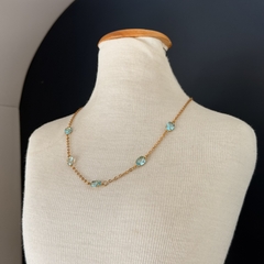 CHOKER COM PEDRAS OVAL 6X8 AZUL CLARO (OURO) - Nova Topázio