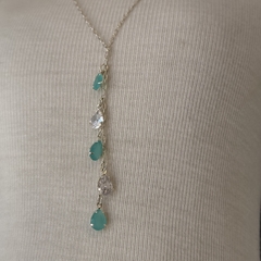 Imagem do COLAR 40CM COM PEDRAS GOTA 6X8 VERDE TIFFANY E CRISTAL (PRATA)