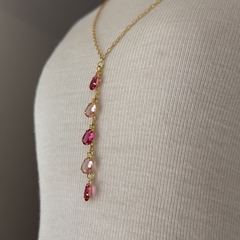 COLAR 40CM COM PEDRAS GOTA 6X8 ROUGE E MORGANITA (OURO) - loja online