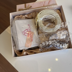 KIT CINTO, PRENDEDOR DE CABELO E CARTEIRA - loja online