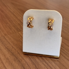 BRINCO ARGOLA TRANÇADA CRAVEJADA (OURO) - loja online