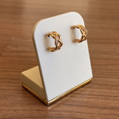 BRINCO ARGOLA TRANÇADA CRAVEJADA (OURO) - comprar online