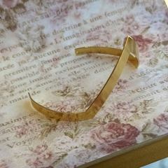 BRACELETE V (OURO) - loja online