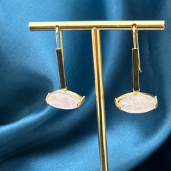 BRINCO NAVETE HORIZONTAL (OURO)- QUARTZO ROSA - loja online