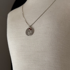 COLAR PONTO DE LUZ VERMELHO RUBI 4MM E MEDALHA COM CORAÇÃO - comprar online
