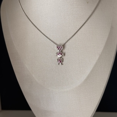 COLAR COM PINGENTE MENINA PASSANTE ZIRCONIA ROSA INSPIRAÇÃO ALTA JOALHERIA na internet