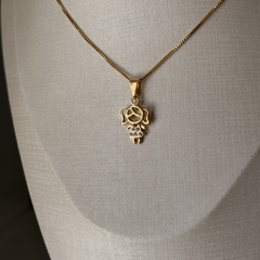 Imagem do PINGENTE MENINA VAZADA ZIRCONIA CRISTAL VESTIDO