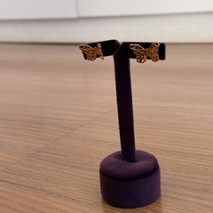 BRINCO BORBOLETA ORIGAMI VAZADA 20MM OURO - loja online