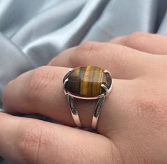 ANEL CABOCHÃO 13X18 NA GARRA (PRATA)- OLHO DE TIGRE