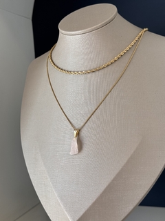 PINGENTE PEDRA BRUTA (OURO)- QUARTZO ROSA