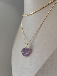 PINGENTE PEDRA BRUTA (OURO)- AMETISTA - comprar online