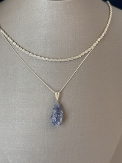 PINGENTE PEDRA BRUTA (PRATA)- QUARTZO AZUL na internet