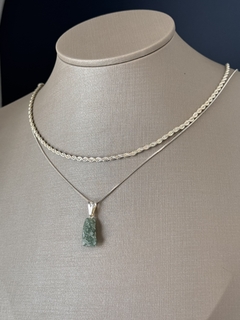 PINGENTE PEDRA BRUTA (PRATA)- QUARTZO VERDE - comprar online