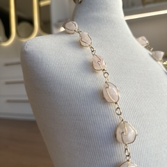 COLAR DE CESTA 70CM (OURO)- QUARTZO ROSA - Nova Topázio