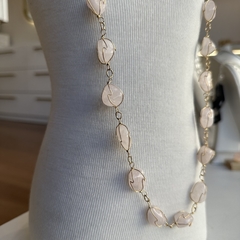 COLAR DE CESTA 70CM (OURO)- QUARTZO ROSA - loja online