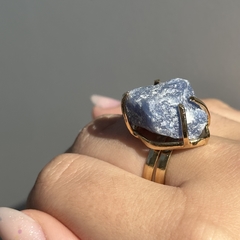 ANEL PEDRA BRUTA- QUARTZO AZUL - Nova Topázio