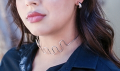 CHOKER FIO ONDAS U (OURO) na internet