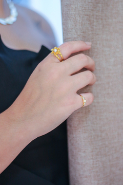 ANEL FLOR COM PÉROLA AJUSTAVEL (OURO) - comprar online