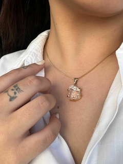 PINGENTE PEDRA BRUTA NA GARRA- CRISTAL - comprar online