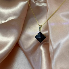 PINGENTE PIRÂMIDE NA GARRA (OURO)- PEDRA ESTRELA - comprar online