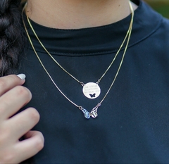 COLAR MEDALHA BORBOLETA DUPLO/ DAS MINHAS CICATRIZES NASCERAM ASAS - comprar online