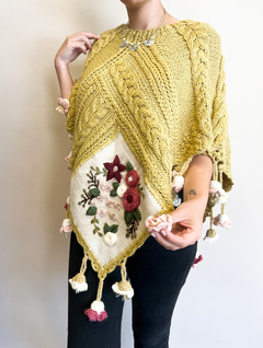 PONCHO ROSITA BORDADO