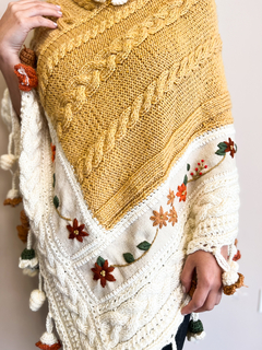 PONCHO FLOREN BORDADO en internet
