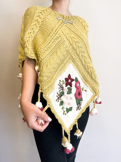 PONCHO ROSITA BORDADO - AIRAMPO