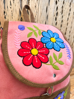 MOCHILA CHICA BORDADA en internet