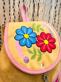MOCHILA CHICA BORDADA - tienda online