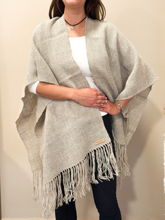 RUANA WAYRA GRIS - comprar online