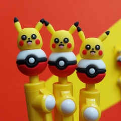 Caneta Pokémon Pikachu que Gira e Pula