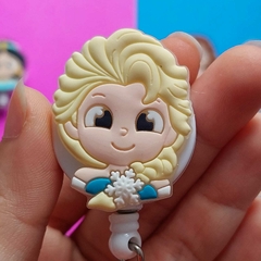 Porta Crachá Retrátil Princesas - comprar online