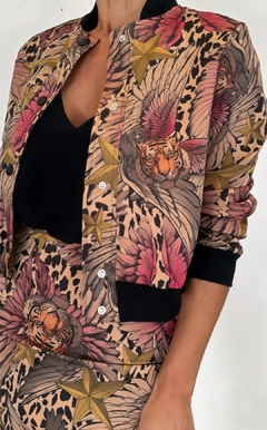 Campera Bomber Tiger Jungle - comprar online