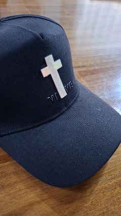 GORRA 3D. CRUZ VIVE. NEGRO.
