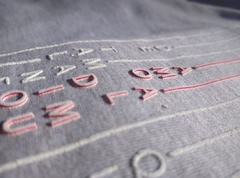 REMERA UNISEX "JUAN 3.16". GRIS CLARO. - tienda online