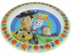 Platos playos de personajes.