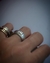 Hstern. Anel em Ouro Branco 18k texturizado. - loja online