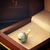 Imagem do Colar com safiras naturais, fecho em ouro 18k e pingente esmaltado com passador em ouro 18k.