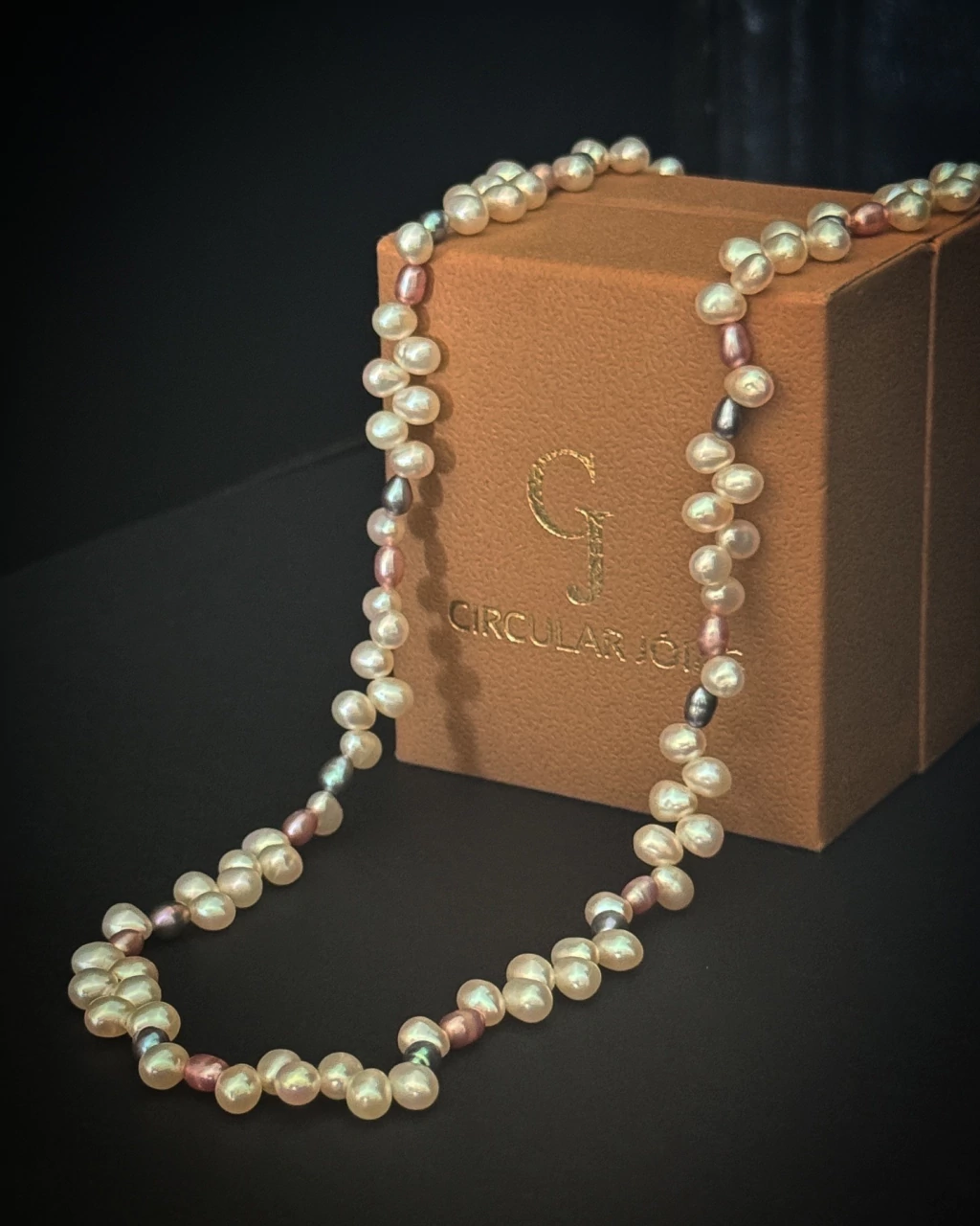 Colar de Pérolas, fecho em ouro 18k.