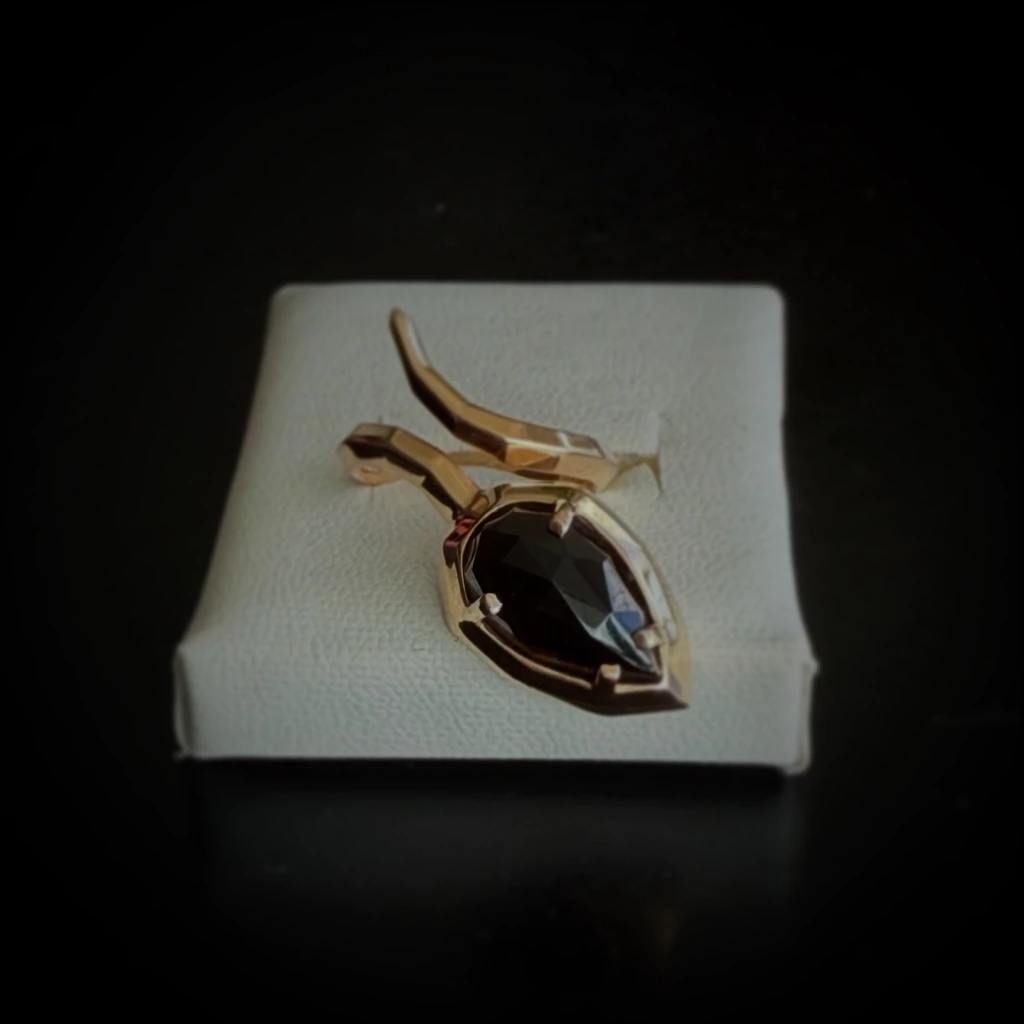 Jack Vartanian - Phyton. Anel em Ouro Rose 18k com Quarzo Negro.