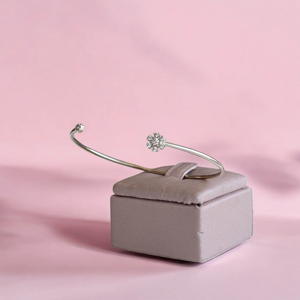 Hstern - MyCollection - Flores. Pulseira de Ouro Nobre 18K com diamantes cognac.