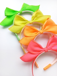 Tiara Charmosinha Neon