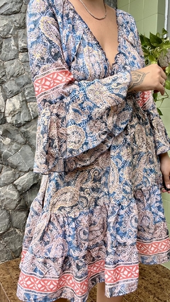 Imagem do Vestido seda curto com mangas