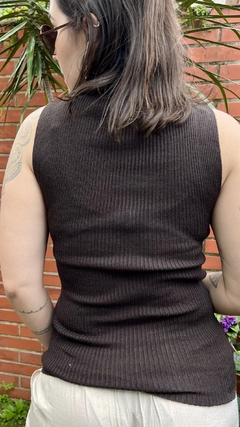 Blusa em tricô com gola na internet